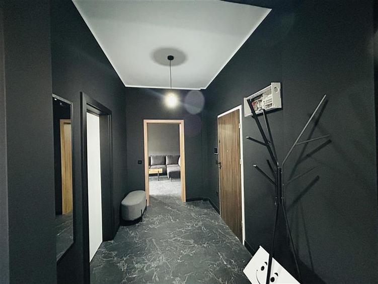 Apartament cu 3 camere nedecomandat în Hipodrom 4