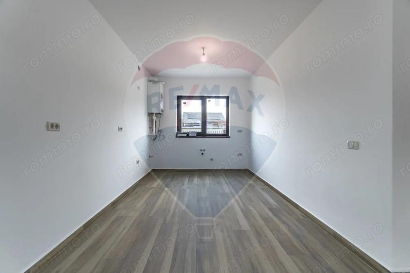 Casă cu 8 camere cu Teren 500 Mp în Tărlungeni