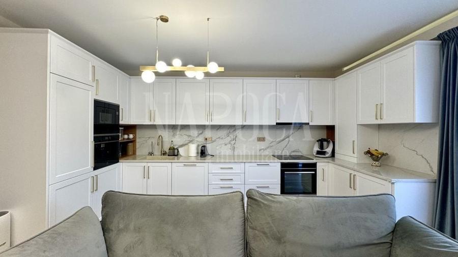 Apartament cu 4 camere semidecomandat în Borhanci