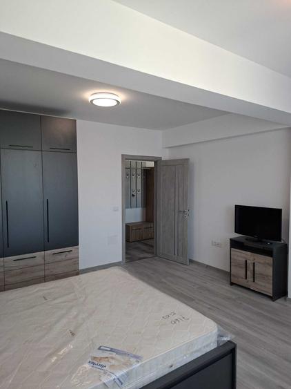 Apartament cu 3 camere semidecomandat în Brâncoveanu