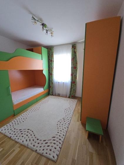 Apartament cu 4 camere decomandat, mobilat în Central