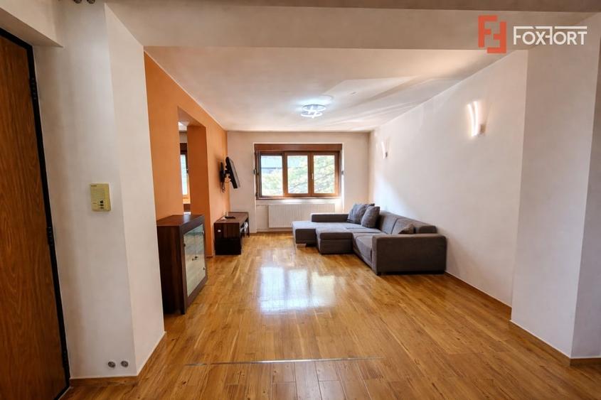 Apartament cu 4 camere decomandat, mobilat în Central