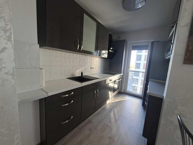 Apartament cu 3 camere semidecomandat în Central