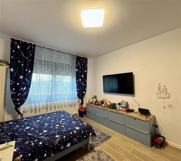 Casă individuală cu 5 camere cu Garaj în Exterior Est