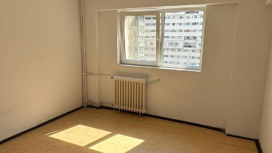 Apartament cu 4 camere semidecomandat în Colentina