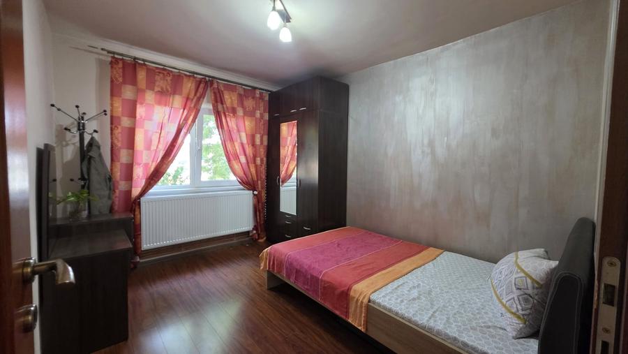 Apartament cu 3 camere decomandat, mobilat în Aradului