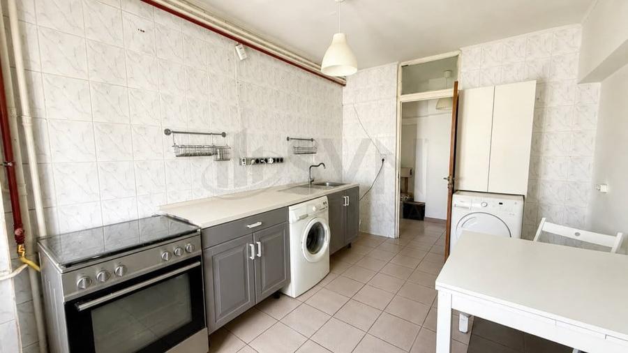 Apartament cu 4 camere decomandat în Lacul Tei