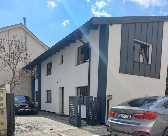 Casă cu 4 camere în Central
