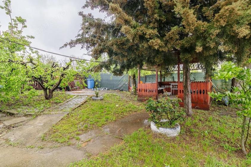 Casă cu 7 camere cu Teren 2000 Mp în Periș