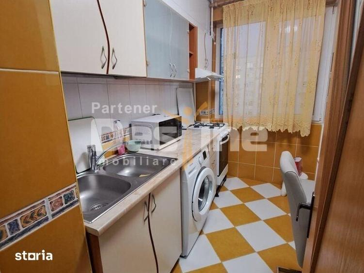 Apartament cu 3 camere semidecomandat în Pantelimon