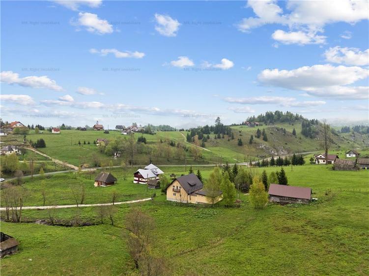 Teren intravilan de 1355 mp, în Fundata