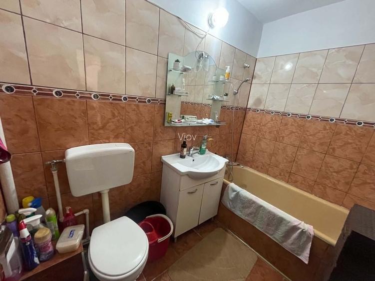Vand apartament cu 2 camere decomandat