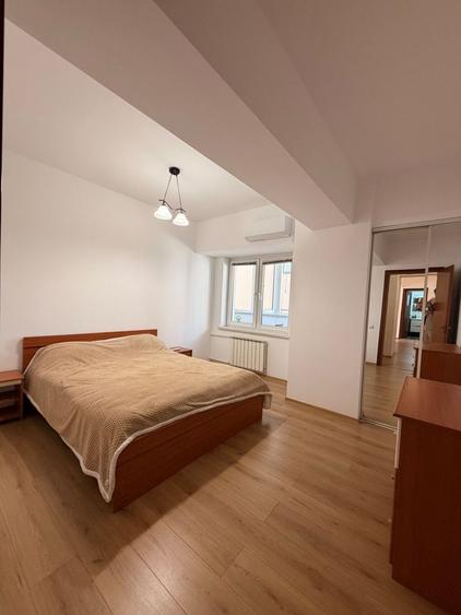 Apartament cu 3 camere decomandat, mobilat în Nordului