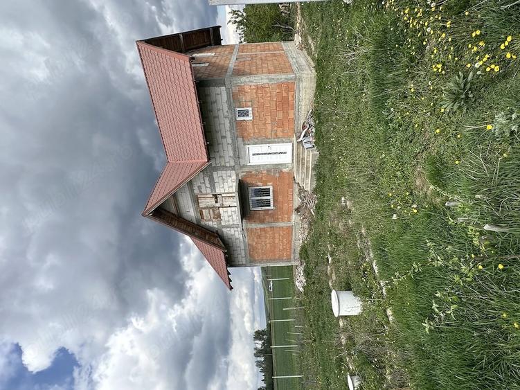 Casă cu 3 camere cu Teren 5000 Mp în Girov
