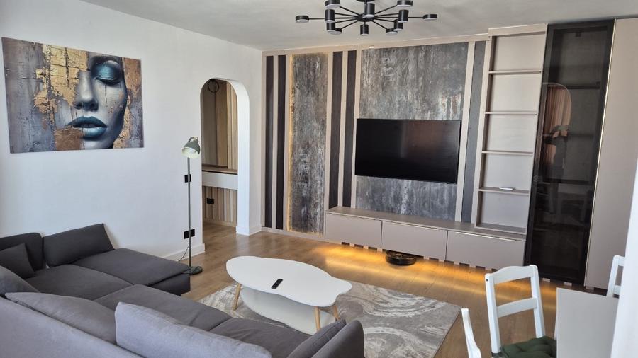 Apartament cu 3 camere semidecomandat, mobilat în Colentina