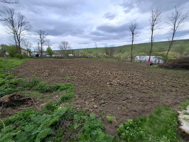 Casă cu 2 camere în Mateieni