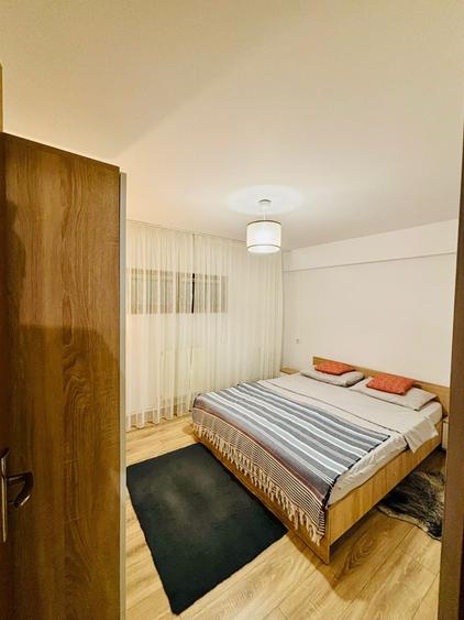 Apartament cu 4 camere decomandat în Trocadero