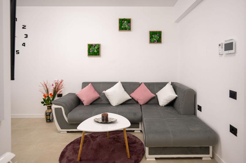 Apartament cu 2 camere decomandat în Mamaia-Sat