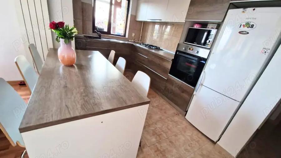 Apartament cu 3 camere semidecomandat în Central
