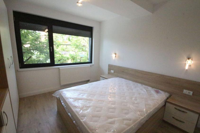 Apartament cu 3 camere decomandat, mobilat în Elisabetin