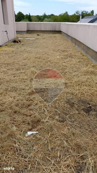 Casă cu 8 camere cu Teren 476 Mp în Corbeanca