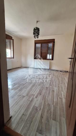 Casă cu 6 camere cu Teren 479 Mp în Crișan