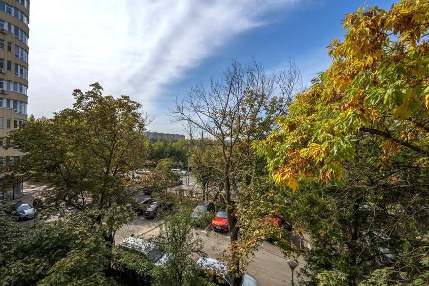 Apartament cu 3 camere semidecomandat în Titan