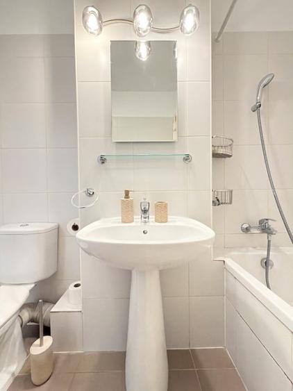 Apartament cu 2 camere semidecomandat, mobilat în Lipovei