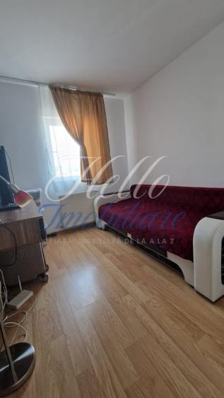 Apartament cu 3 camere semidecomandat în Florești