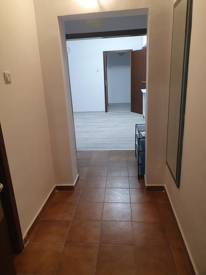 Apartament cu 3 camere, mobilat în Decebal