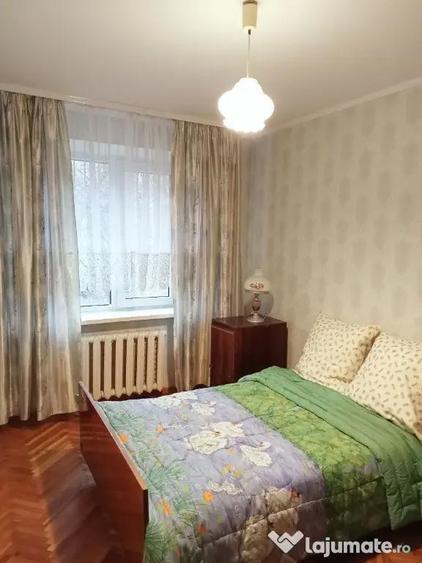 Garsonieră decomandată în Titan