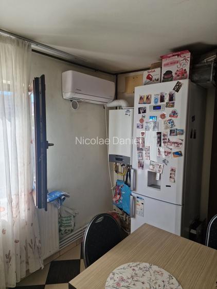 Vand apartament 3 camere, in zona Rovine