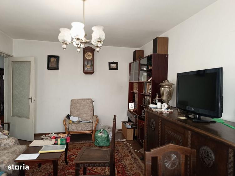 Apartament cu 2 camere decomandat în Sărari
