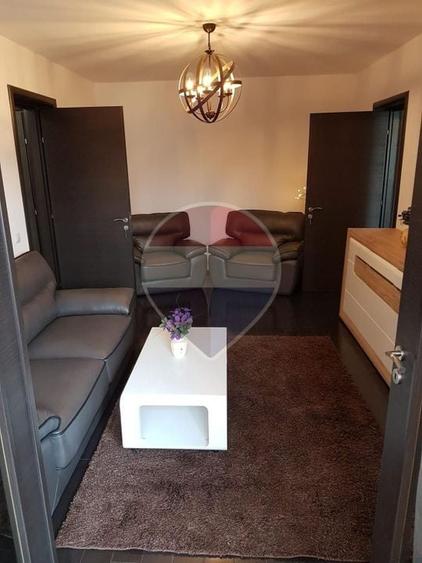 Apartament cu 2 camere decomandat, mobilat în P-ța Victoriei