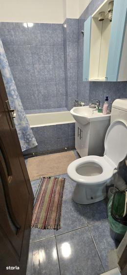 Apartament cu 2 camere semidecomandat, mobilat în Aleea Trandafirilor