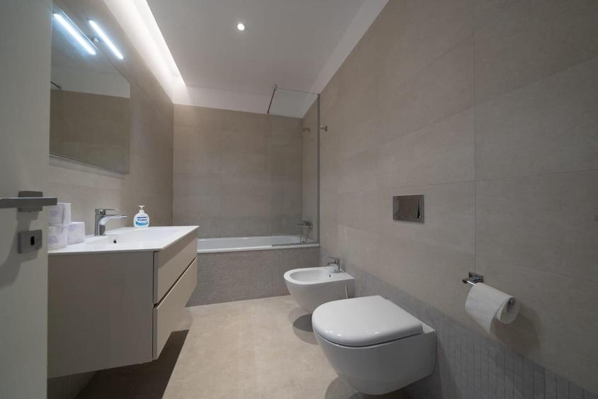 Apartament cu 3 camere decomandat, mobilat în Nordului