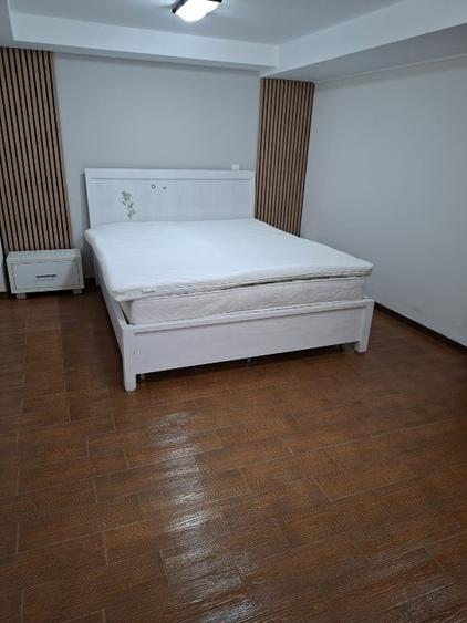Casă individuală cu 5 camere cu Garaj în 1 Mai