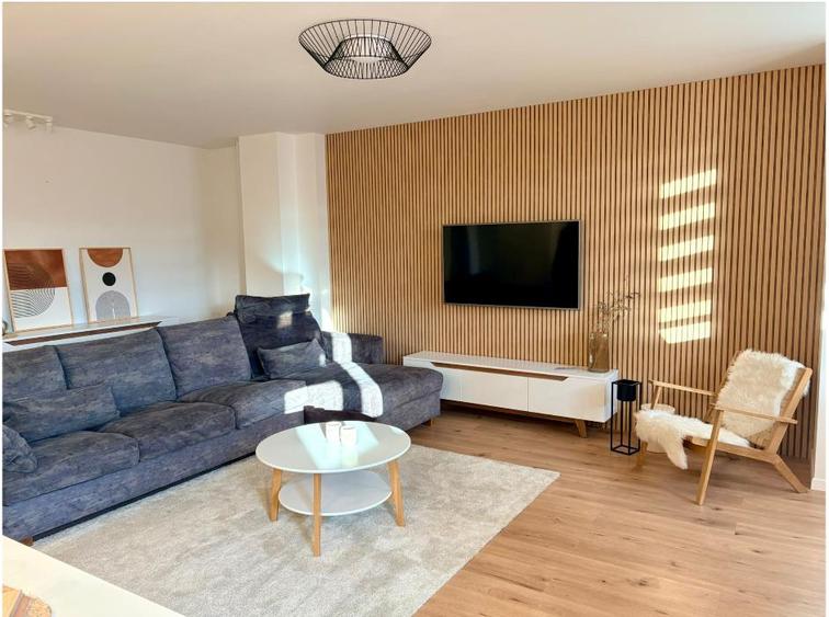 Apartament cu 5 camere decomandat, mobilat în Central