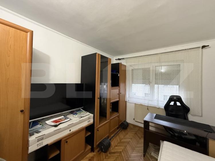 Apartament cu 3 camere decomandat în Micro 16