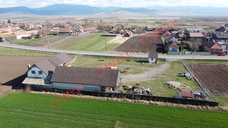 Casă cu 8 camere cu Teren 2400 Mp în Periferie