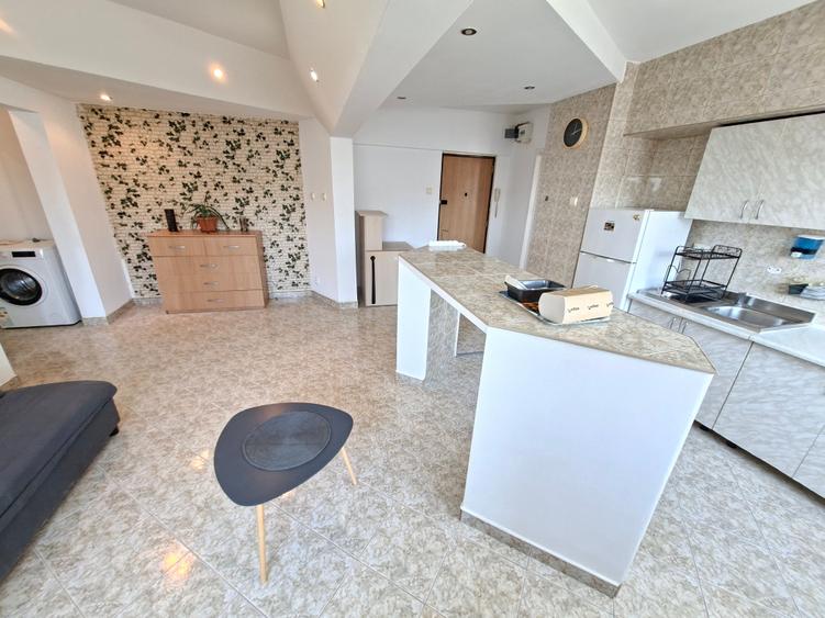 Apartament cu 3 camere semidecomandat în Drumul Taberei