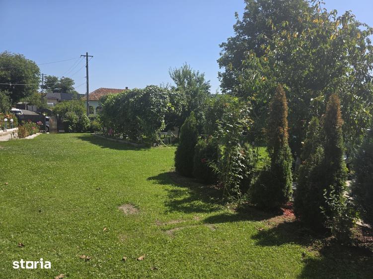 Casă cu 2 camere cu Teren 1300 Mp în Davidești