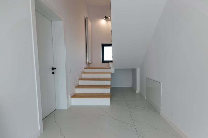Casă individuală cu 5 camere cu Garaj în Corbu