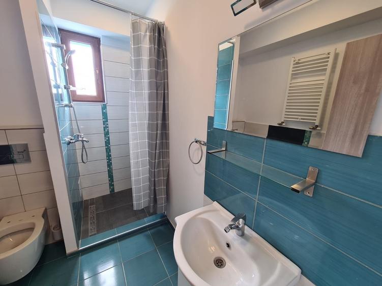 Casă individuală cu 18 camere cu Canalizare în Calea Călărașilor
