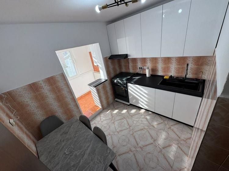 Apartament cu 3 camere decomandat în 1 Mai