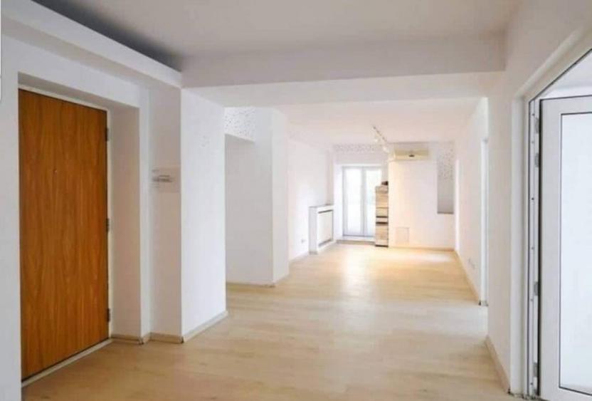 Apartament cu 3 camere decomandat în Unirii