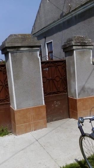 Casă individuală cu 3 camere cu Canalizare în Petroman