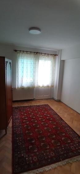 Apartament cu 4 camere în Calea Sighisoarei