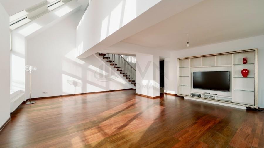 Apartament cu 3 camere decomandat, mobilat în Dristor