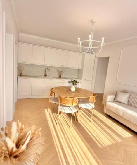 Apartament cu 3 camere decomandat în Florești